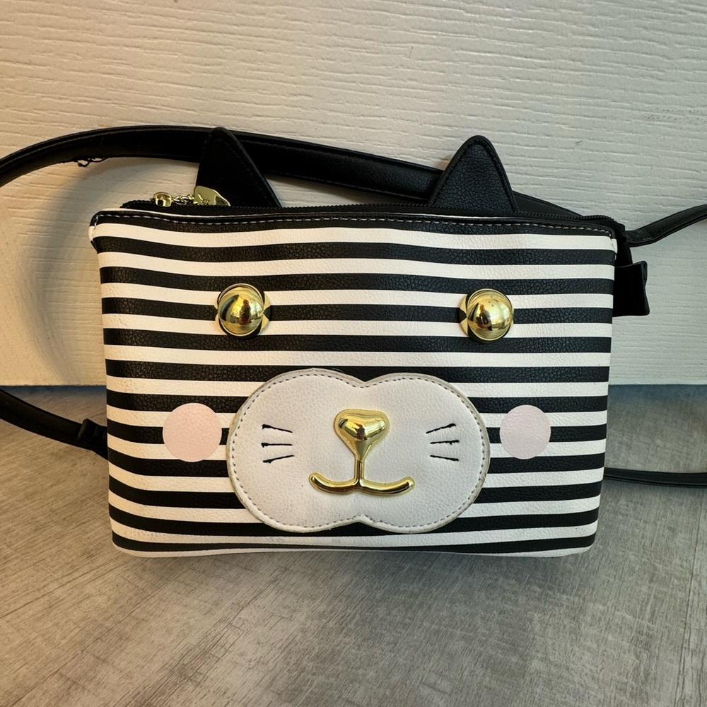 Betsey Johnson striped cat crossbody purse
